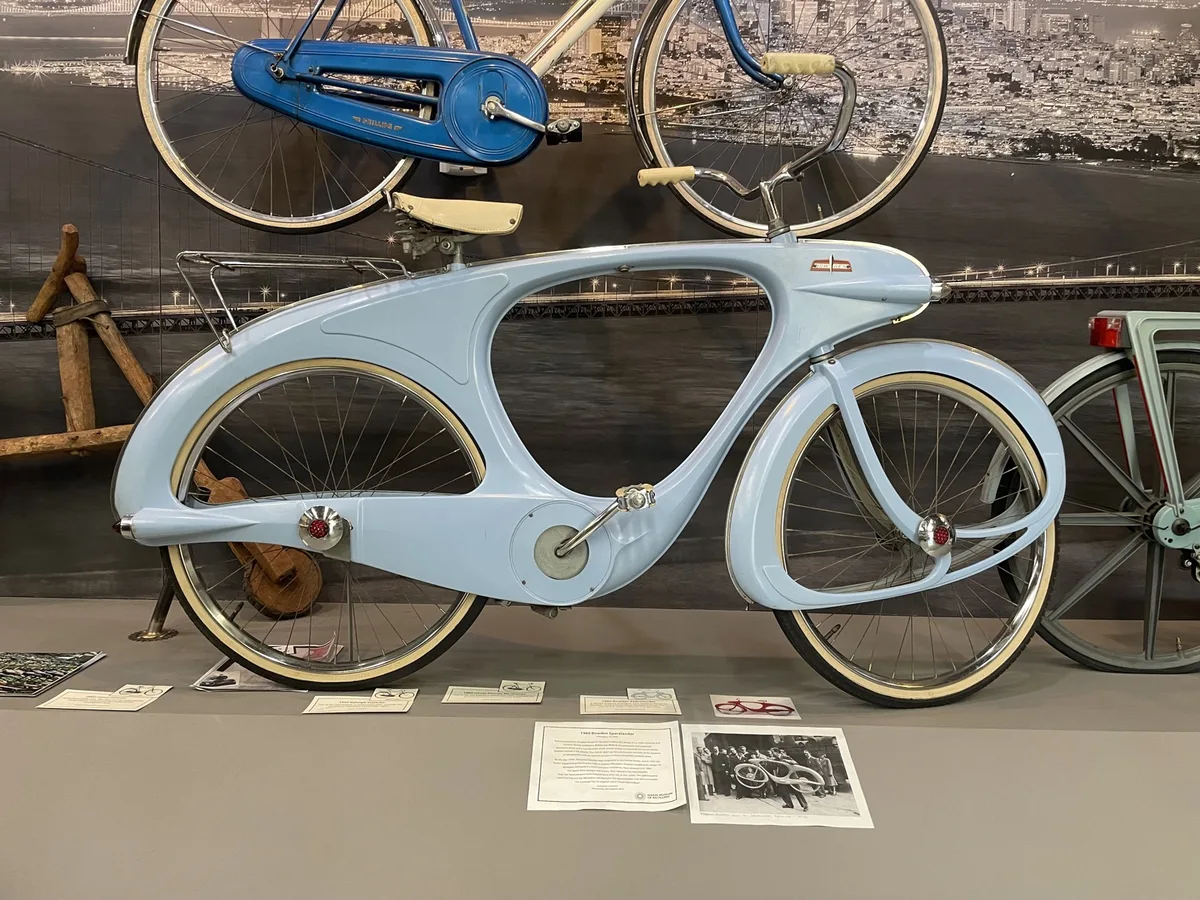 Bowden Spacelander, vélo au design futuriste des années 60 au musée de San Francisco